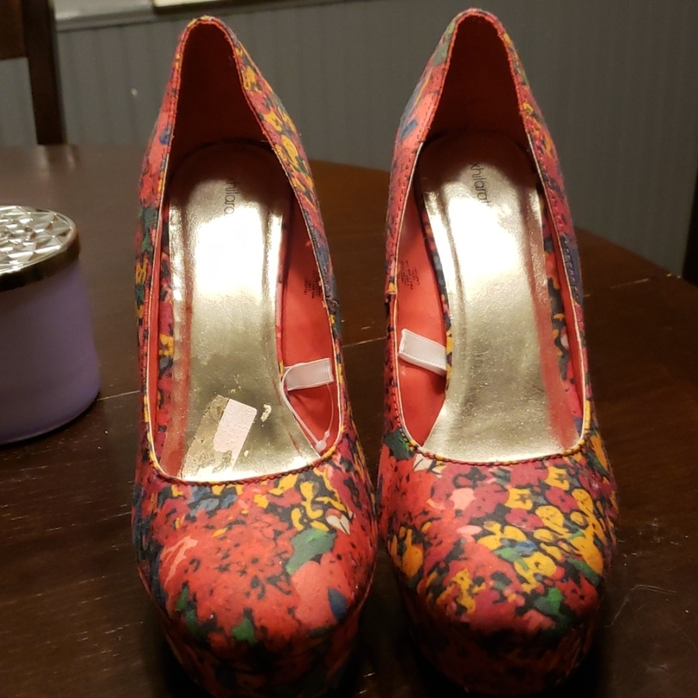 Xhilaration Red Flower heels (NEVER WORN)
